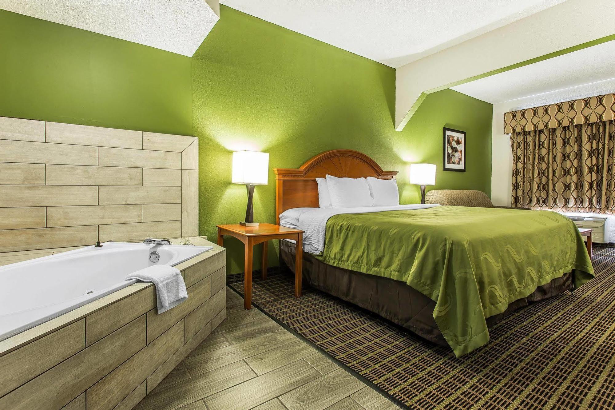 Quality Inn & Suites ベンセイラム エクステリア 写真